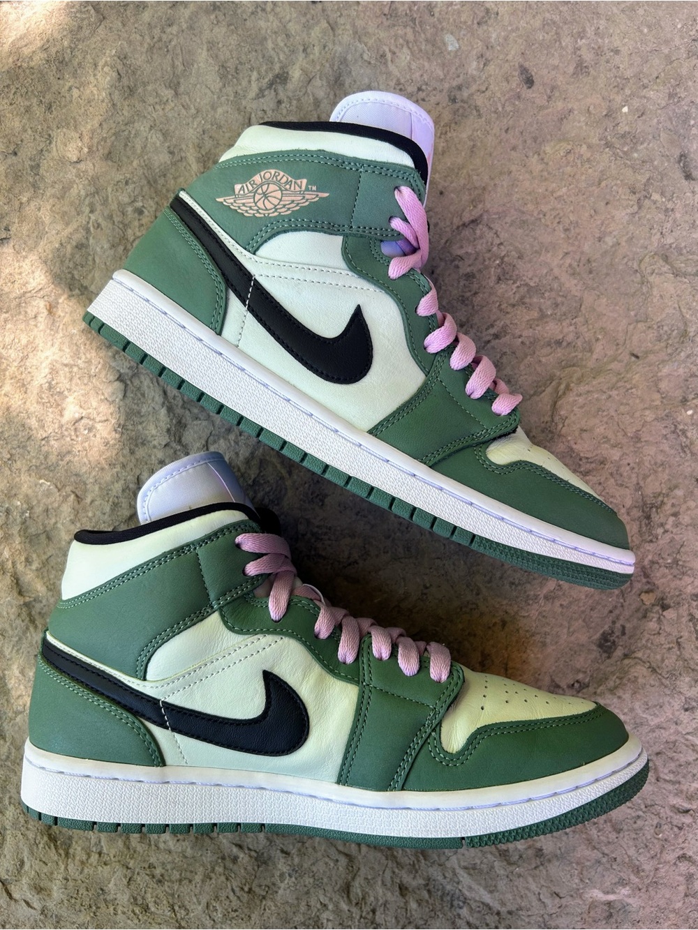 Air Jordan 1 Mid "Dutch Green" (CZ0774-300)-Women’s size 8.5